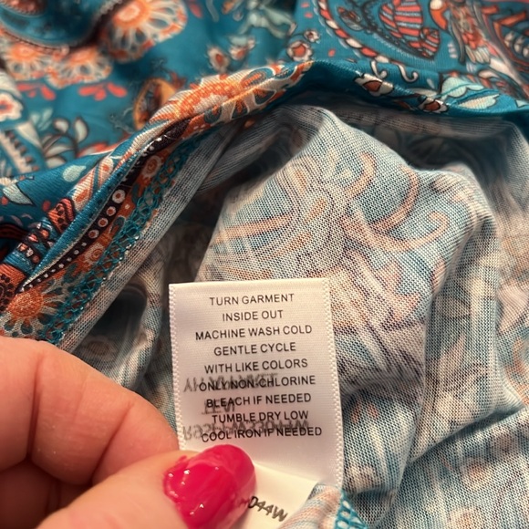 Tee shirt fabric bodice
Yoke is silky print - Picture 4 of 4